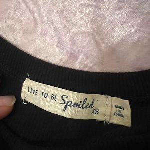 Fits great, has ties on the side